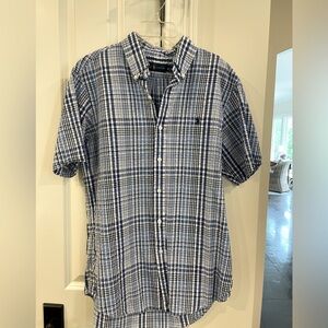 Men’s Ralph Lauren short sleeve seersucker plaid button down. Medium